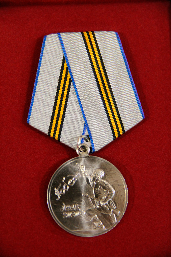 Вручение ветеранам юбилейных медалей