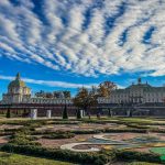 Подарок на 8 марта от ГМЗ «Петергоф»: в Международный женский день вход в Большой петергофский и Меншиковский дворцы для посетительниц будет бесплатным.